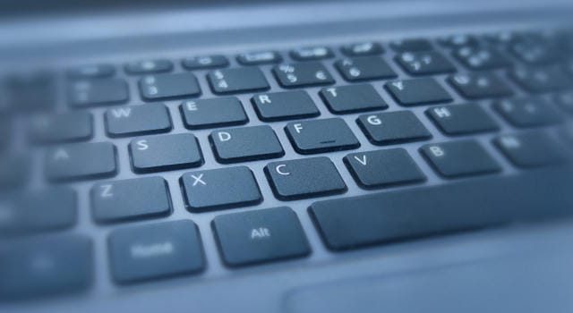 あなたの情報は丸裸ファイアウォールの甘い落とし穴と明日襲う不正アクセスの罠